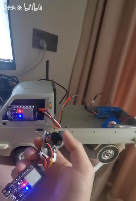 跟站长阿张折腾硬件之第三版本 esp32控+esp32接收端 (esp-now，Arduino IDE)